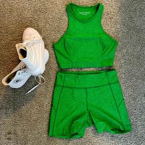 Outdoor Voices Green VIBES 💚☘️❇️